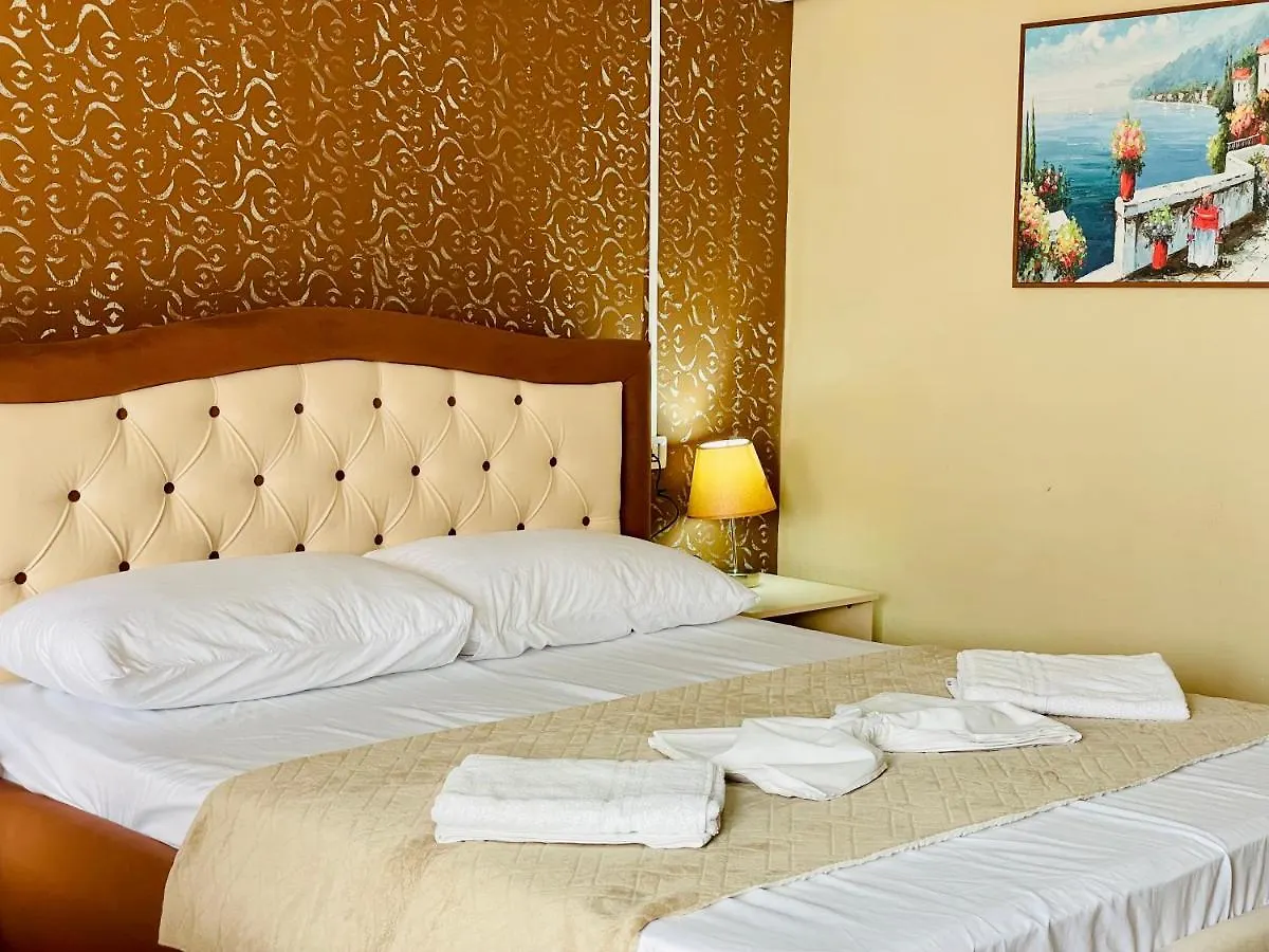 Vila3 Hotel Vlorë 3*,