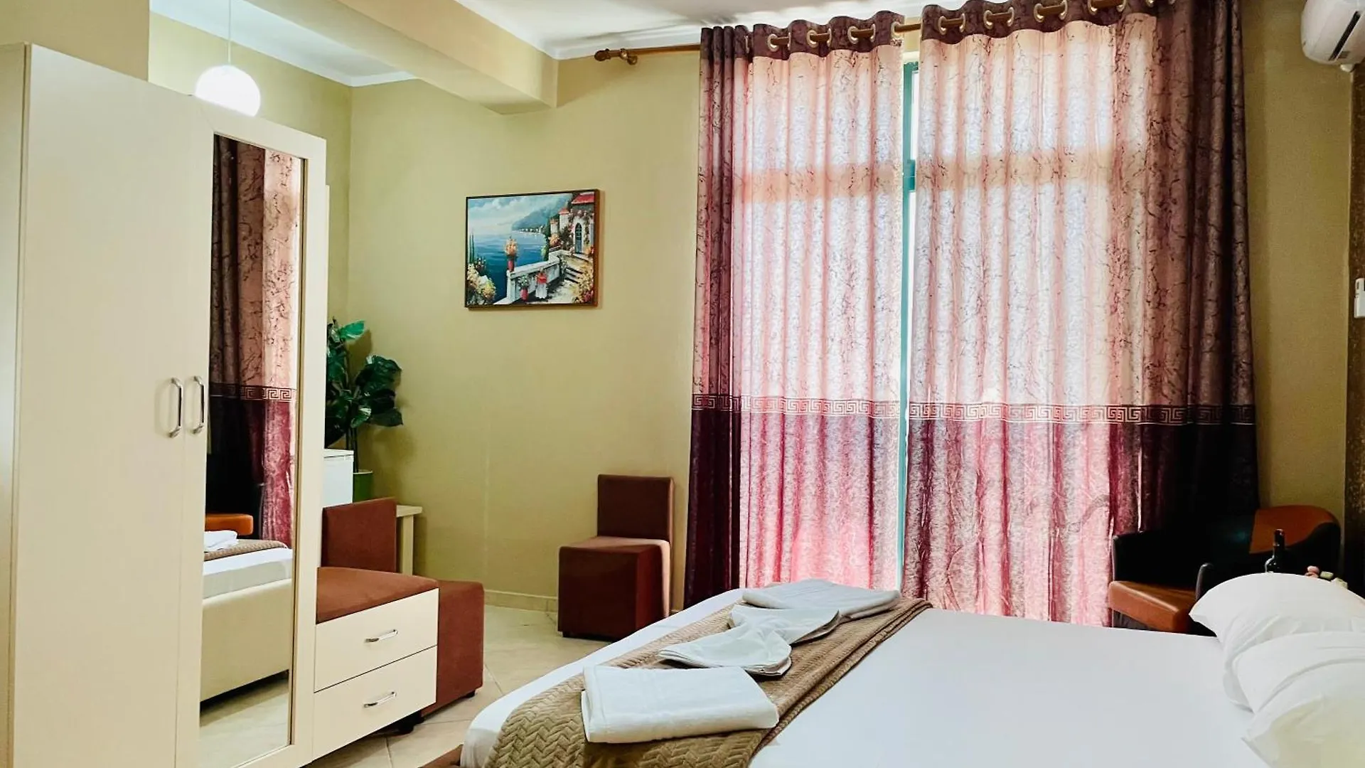 Vila3 Hotel Vlorë
