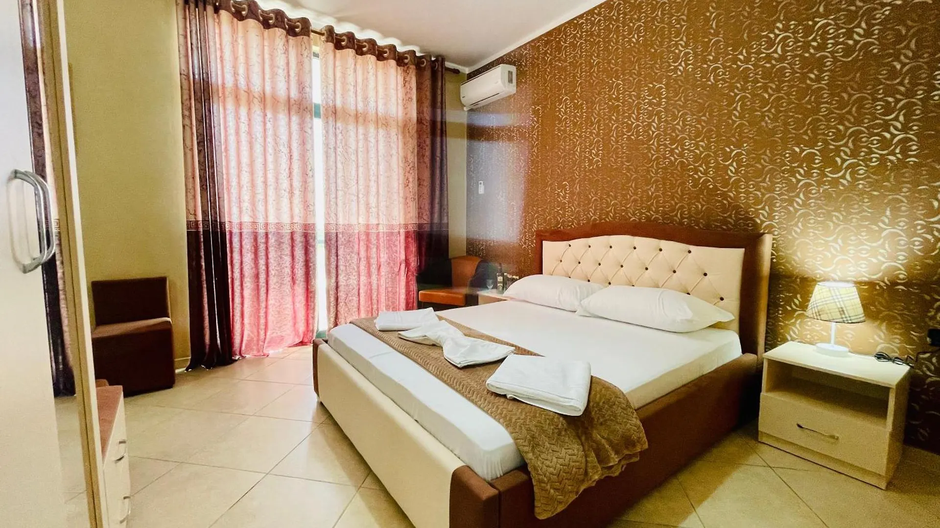 Vila3 Hotel Vlorë 3*,